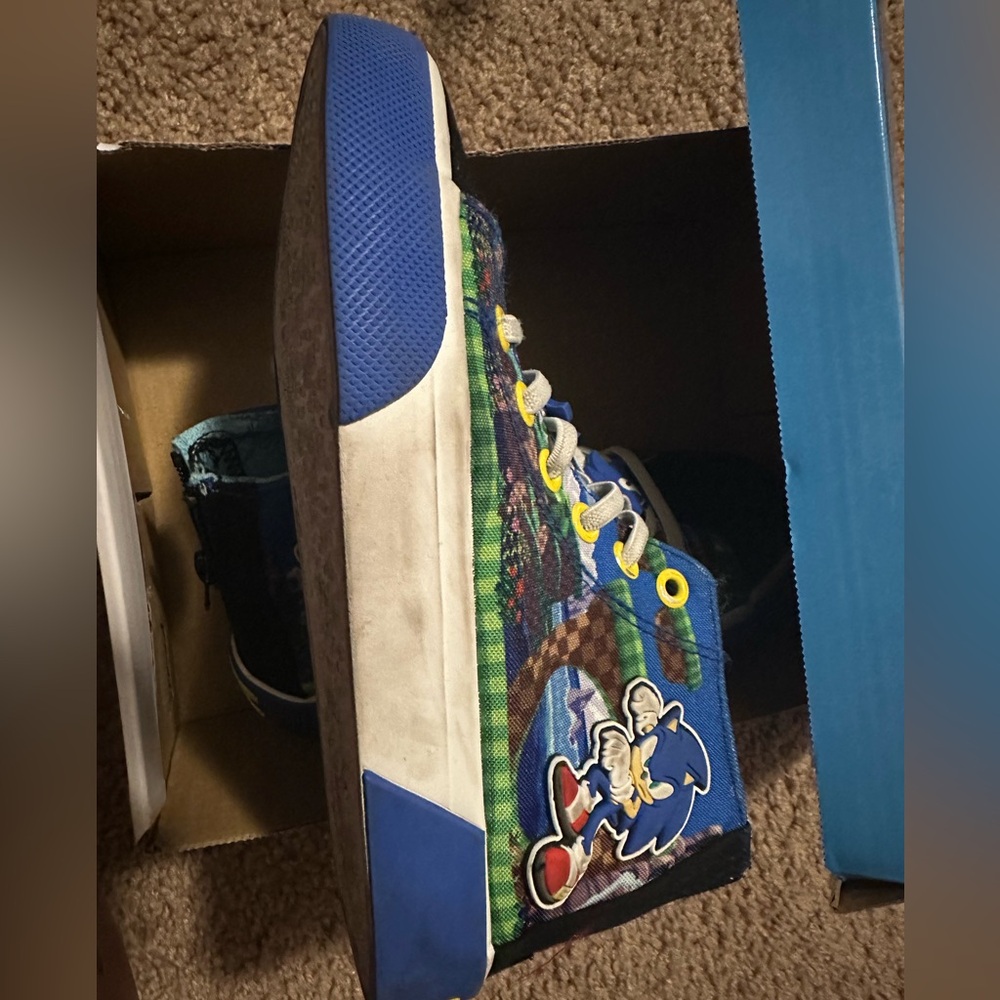 Sonic the Hedgehog Kids High-Top Sneakers - Blue and sleepers bundle - Picture 5 of 15